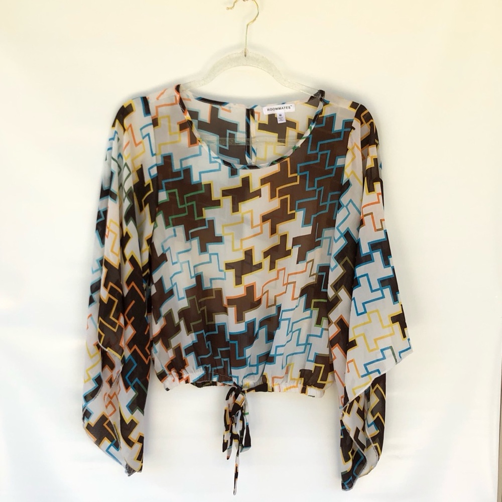 ROOMMATES Geometric Blouse